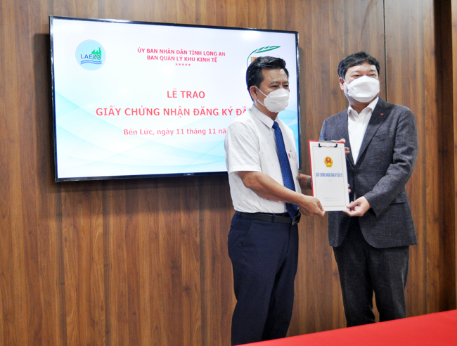 LỄ TRAO GIẤY CHỨNG NHẬN ĐĂNG KÝ ĐẦU TƯ 